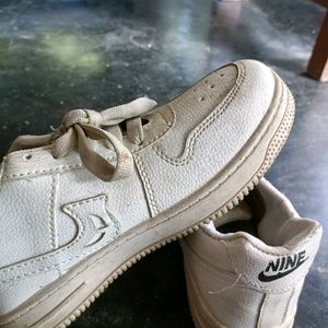 White Pair Of Casual Shoe For Women