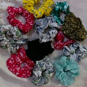 Scrunchies❤❤