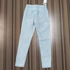 Q-82 Size 28 Slim Fit Women Denim Jeans