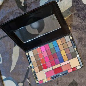 Hilary Rhoda Eye Shadow Pallette