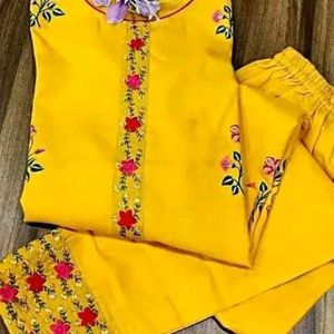 Women Kurta Set With Embroidery Work