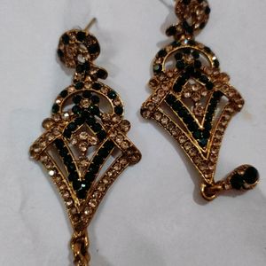 Neckpiece With Earrings