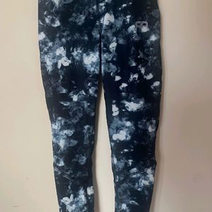 Silvertraq Black Leggings, Small Size