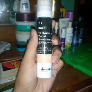 The Derma.Co 1% Hyaluronic Acid Tinted Sunscreen