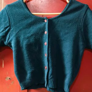 A round neck crop top