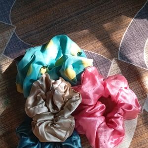 Pack of 4 Scrunchies♥