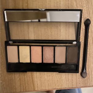 Miss Claire Eye Shadow Palette