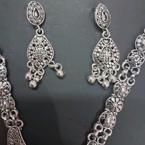 Aesthetic Desi Jewellery Necklace And Earrings