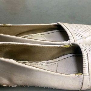 WHITE USED SANDAL