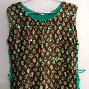 📢 Sale 📢 Sale 📢 Sale 📢 Beautiful Sleeveless Designer Green And Brown Full Kurti