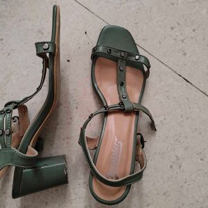 Roadster Green Heels