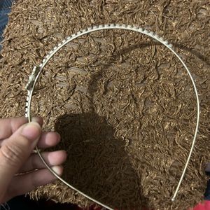 A Cute Little Bow Stone Hairband