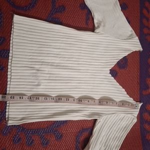 Stretchable White Self Line Crop Top