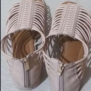 Beige Sandals With Zip