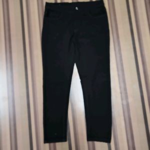 Y-40 Size 32 Slim Fit Women Denim Jeans