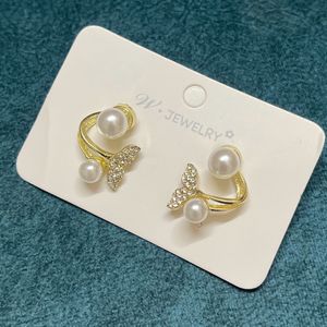 Hot Fish Tail Pearl Stud Earring