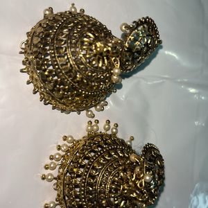 Selling Golden Jhumkas’