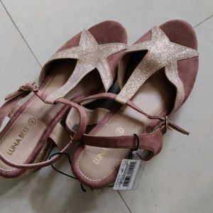 Nude-Pink Wedges