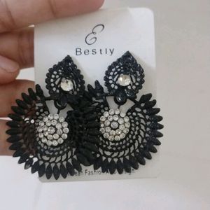 ❤️Black Earrings With White Beautiful Design