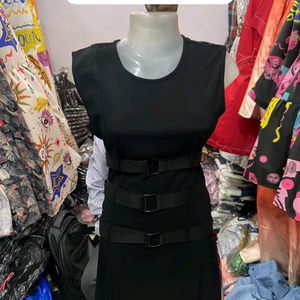 VIRAL BUCKLED DRESS