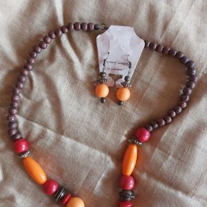 BEADED WOODEN AND METAL JWELLERY SET