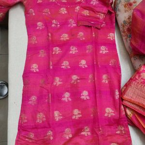 Pink Kurta Suit Set With Dupatta