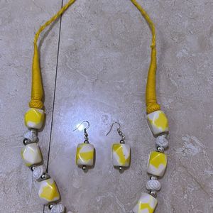 Beautiful neckpiece With Earrings