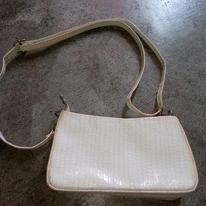 White Slingbag / Purse