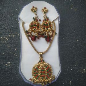 Set Of Chain Pendant With Earring