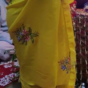 Yellow Printed Saree With Blouse 42 Inch