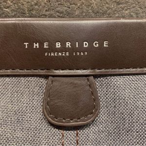 The BRIDGE toiletry pouch