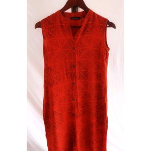 Avaasa Sleeveless Red Printed Kurti