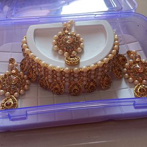 Black And Golden Jewellery Set