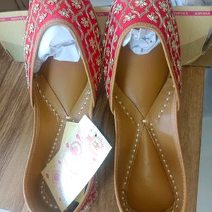 Anouk By Myntra Embellished Mojaris