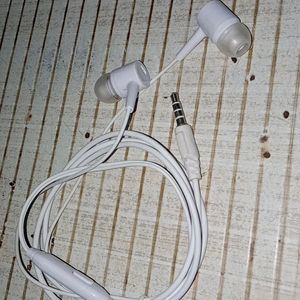 Earphone with mic , White color , earfit design