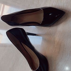 Black Heeled Pumps