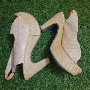 golden heels size 5  very good co