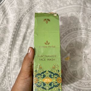 Avimee Niacinamide face wash