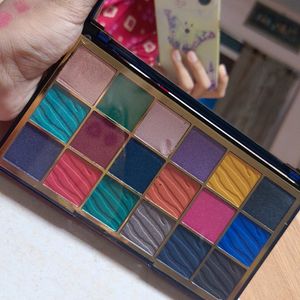 Makeup Revolution Pallete ♥️♥️