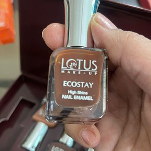 Lotus Herbals Nail enamel