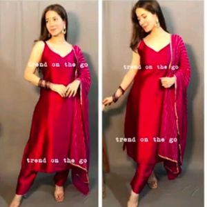 MAGENTA TREND ON THE GO KURTA SET