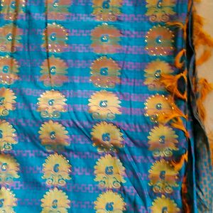 Women Saree With Stitches Blouse