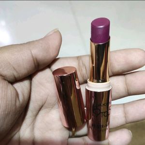 Lakme 9TO5 Primer matte Bullet Lipstick.