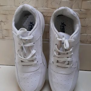 School Shoes Air White Sneakers ( UK 4)