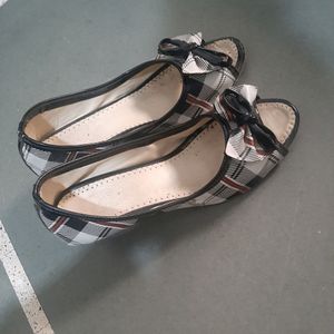 Black And White sandals For Girls