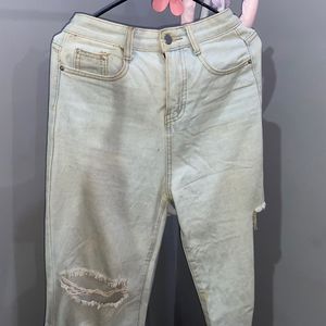 Torn High Waist Jeans