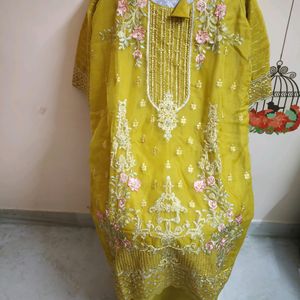 Pakistani Stitched Dress💛