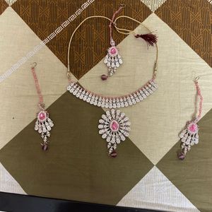 Beautiful Necklace With earrings & maang tikka