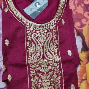 Combo Kundan Jhumka With Embroidered Kurti