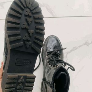 H&M boots In Black Colour